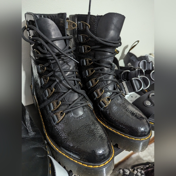 Dr. Martens Shoes - Doc Martens